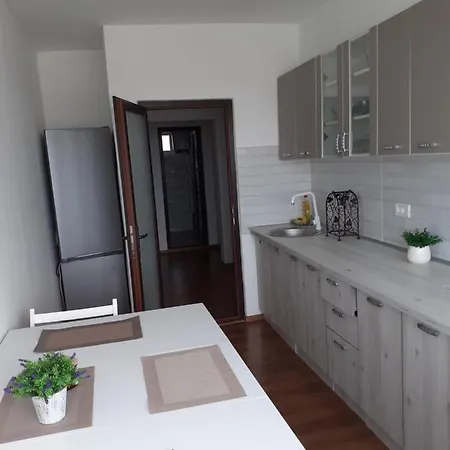 La Apartment *