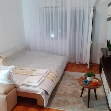 La Apartment *